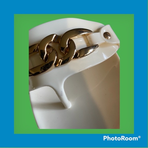 VINCE CAMUTO Sandal - Picture 5 of 10